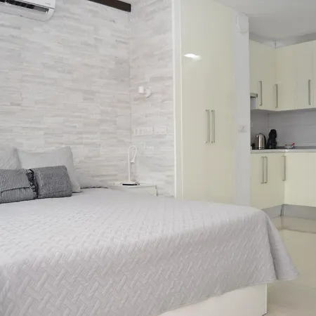 Listen The Bay - 230 Apartman